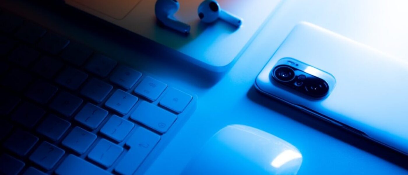 Jak chronić własność intelektualną w internecie - poradnik dla twórców