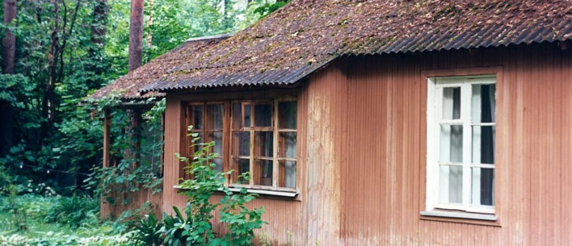 Poznaj historyczne wiejskie życie na Kaszubach w tradycyjnej chacie